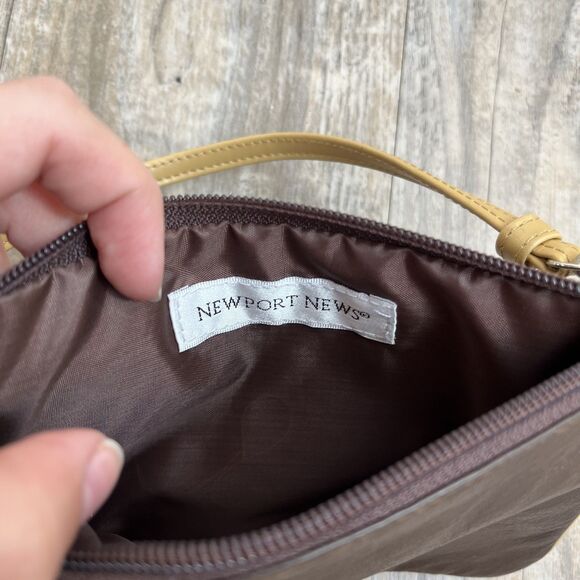 Newport News Leather Wristlet Wallet Brown and Yellow Vintage Zip - Picture 4 of 6